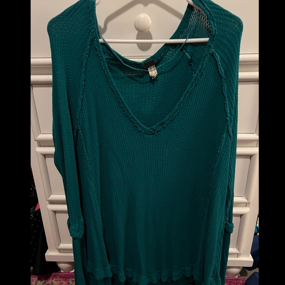 Free people real long sleeve top with thumb cut outs
